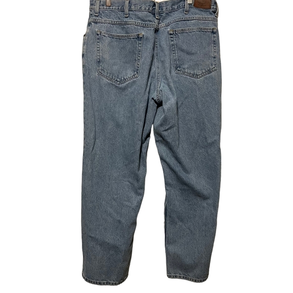 L.L. Bean Men's Relaxed Jeans - Blue Light Wash - Picture 6 of 12